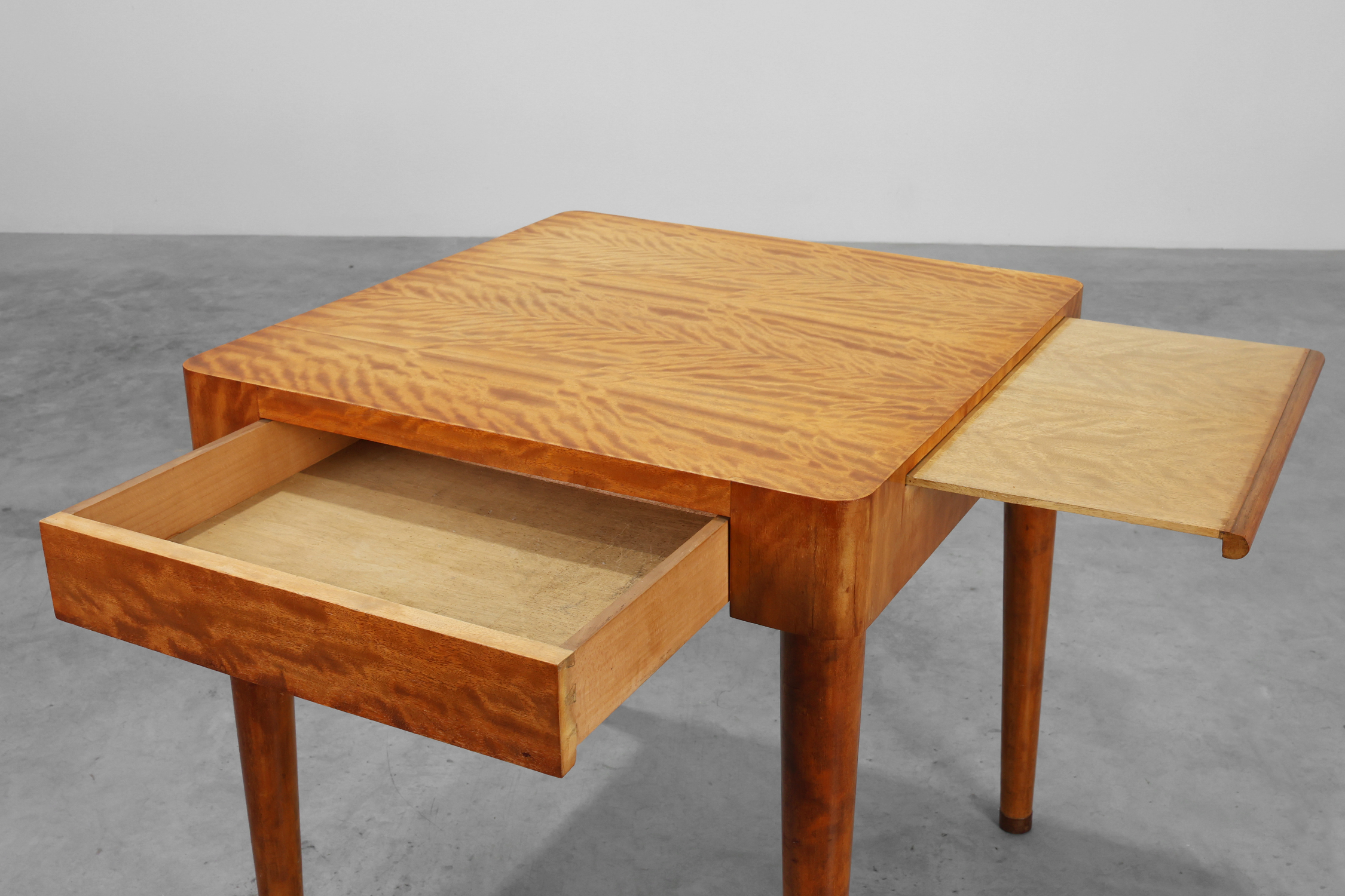 Art Deco Birch‑Veneered Side Table with Drawer, France 1920sthumbnail